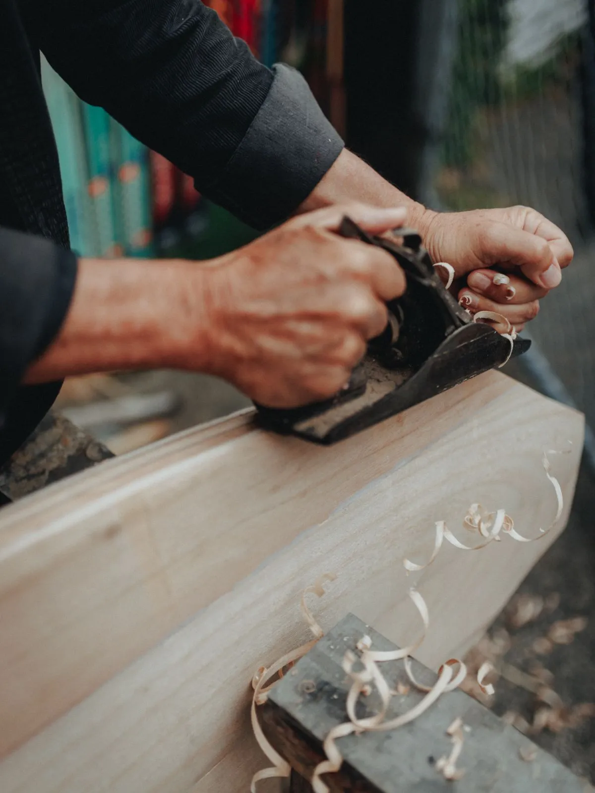 Planing a rail true with a block plane